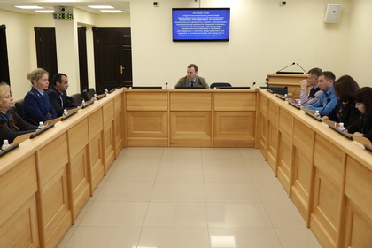 Круглый стол по антикоррупционному законодательству провел комитет по госстроительству Законодательного Собрания
